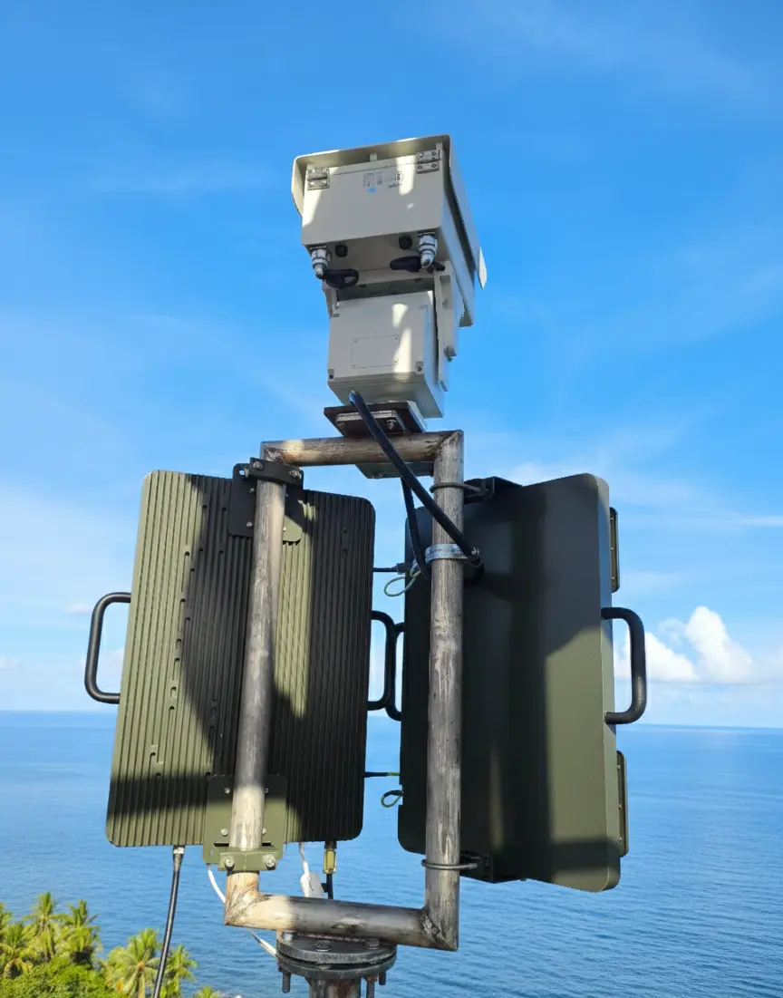 medium-shot-people-talking-office1